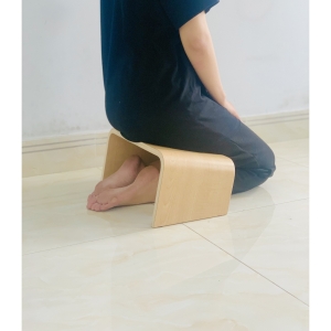 Ghế ngồi thiền Seiza kiểu Nhật, Làm thẳng cột sống, Đôn gác chân gỗ uốn cong Plyconcept Seiza Bench